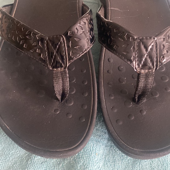 Women’s Vionic Laser Cut Leather and Fabric Black- Tide II Flip Flop, Sz. U.S. 8 - Picture 2 of 8